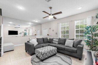 212 W Thatch Palm Cir in Jupiter, FL - Building Photo - Building Photo