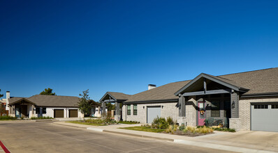 Avenida Carrollton in Carrollton, TX - Building Photo - Building Photo