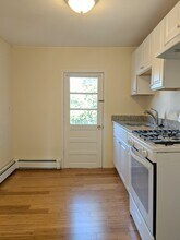 2 Evergreen Sq, Unit 3 in Somerville, MA - Building Photo - Building Photo