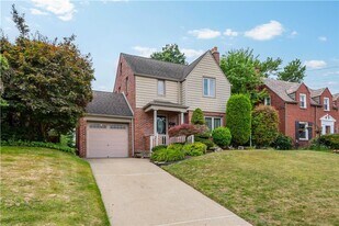 208 Bauman Ave in Pittsburgh, PA - Building Photo