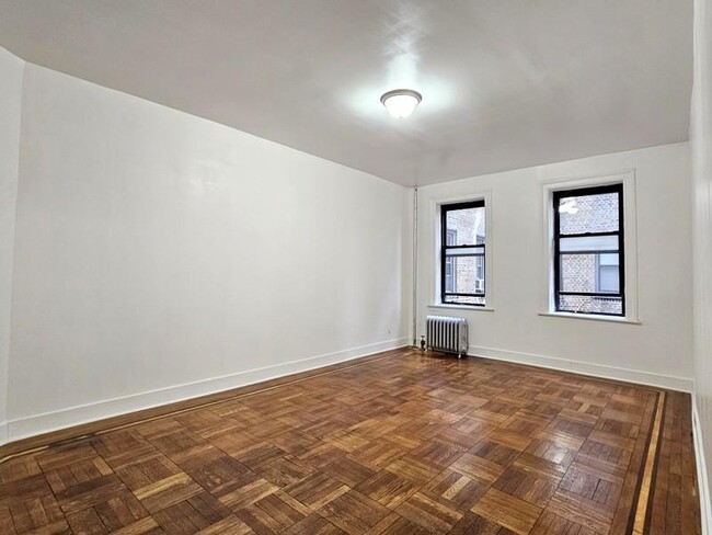 property at 762 Riverside Dr