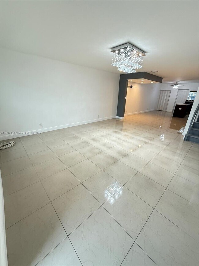 5215 SW 40th Ave in Fort Lauderdale, FL - Building Photo - Building Photo