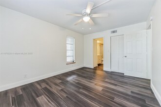 480 NW 20th St in Boca Raton, FL - Foto de edificio - Building Photo