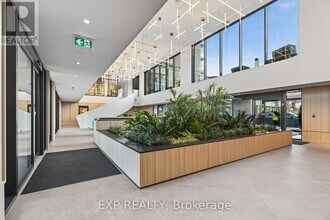 3071 Trafalgar Rd in Oakville, ON - Building Photo - Building Photo