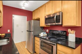 2706 Humboldt Ave S, Unit 302 in Minneapolis, MN - Foto de edificio - Building Photo