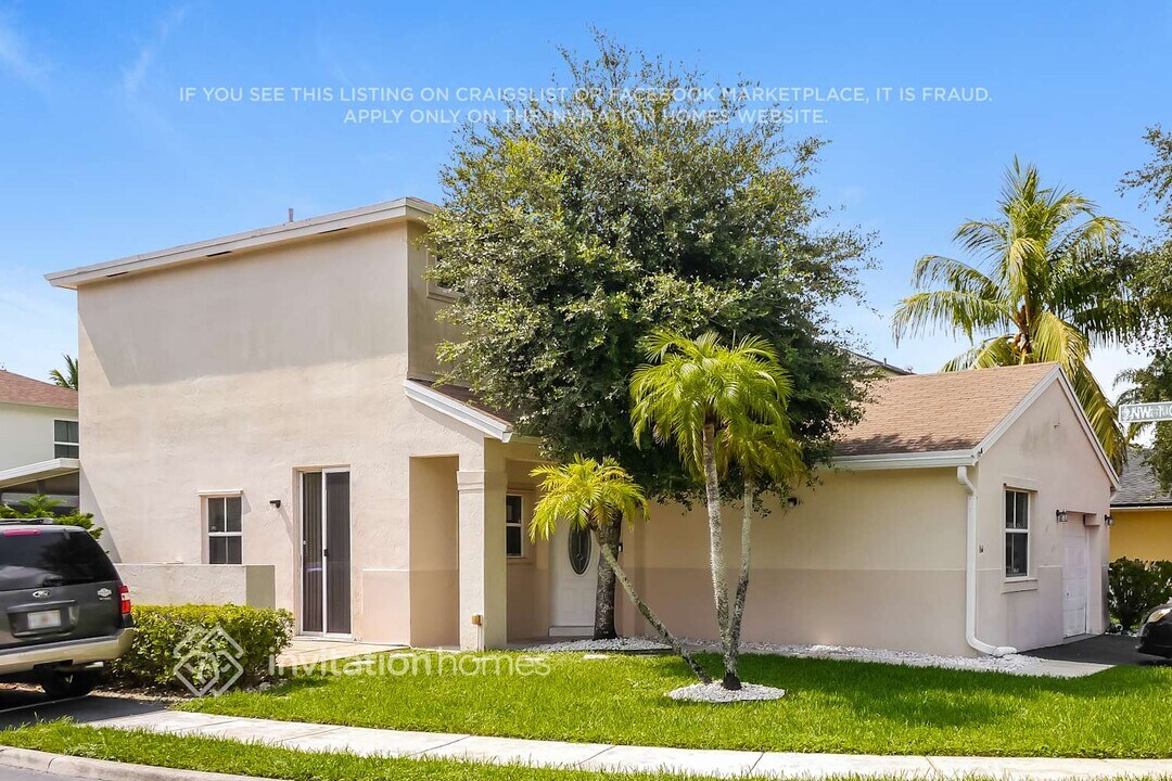 164 NW 207th Terrace in Pembroke Pines, FL - Building Photo