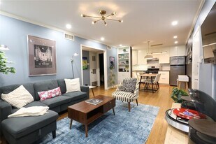 1304 Summit St in Austin, TX - Building Photo