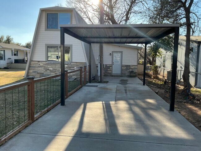 3408 Hawaiian Ct in Granbury, TX - Building Photo - Building Photo