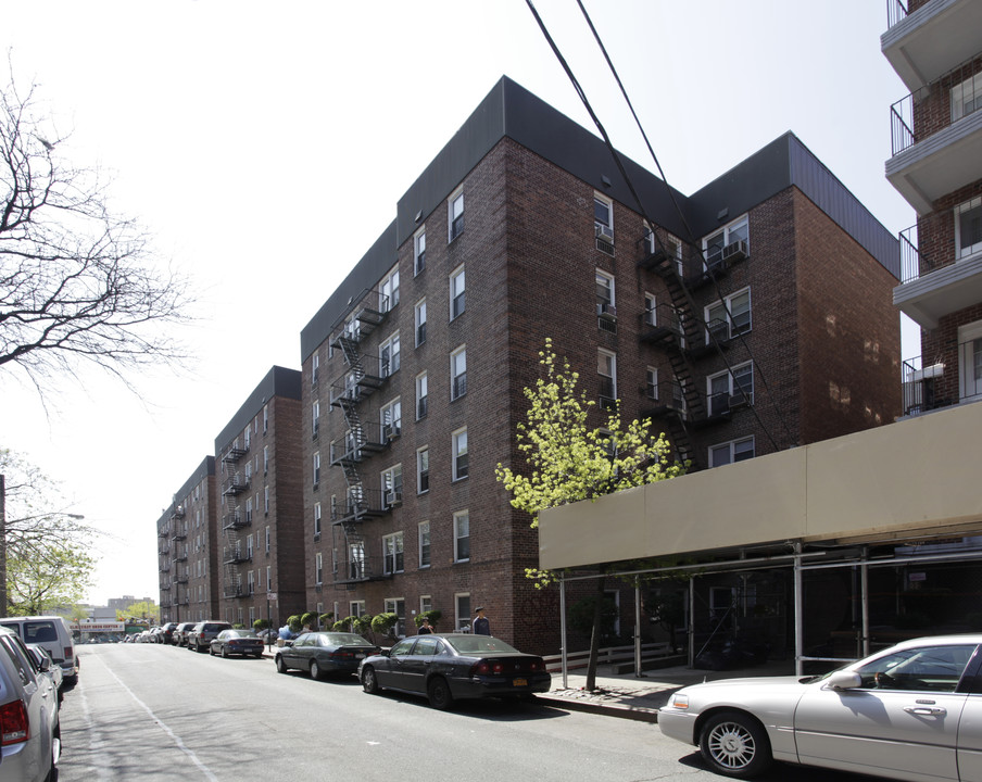 Regent in Elmhurst, NY - Building Photo