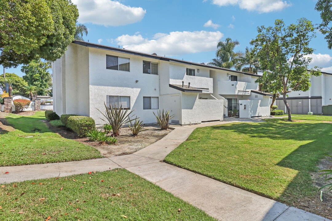 Waterleaf Apartments Homes in Vista, CA - Foto de edificio