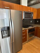 645 W 9th St, Unit 540 in Los Angeles, CA - Building Photo - Building Photo