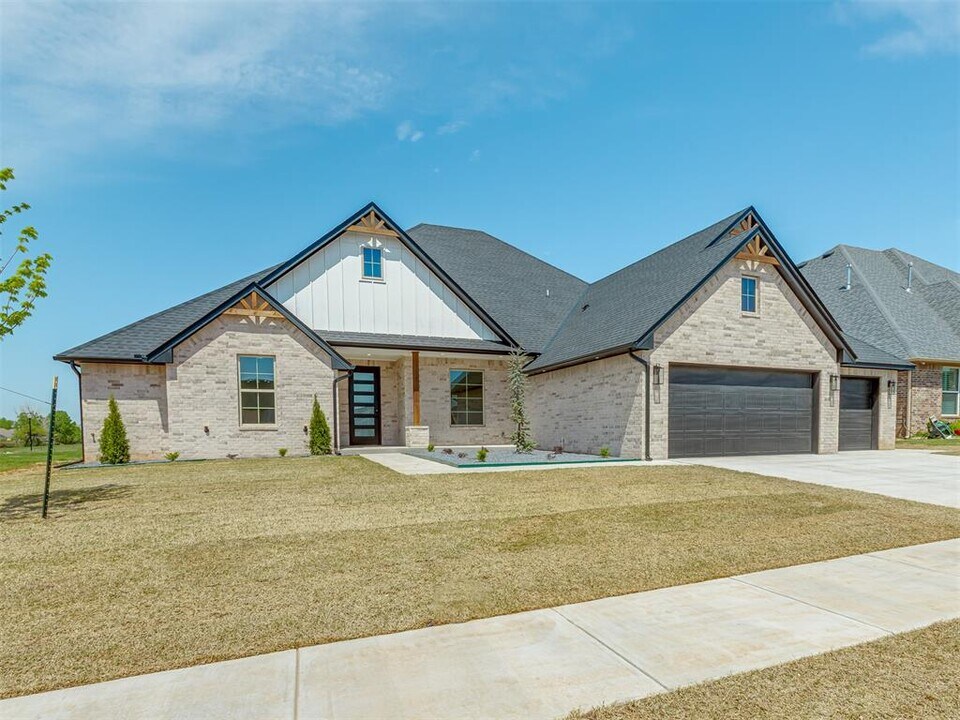 9332 SW 33rd Pl in Oklahoma City, OK - Foto de edificio