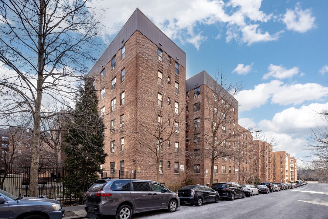 Stratton Gardens in Flushing, NY - Building Photo