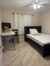 1355 25th Ave E in Bradenton, FL - Building Photo - Building Photo