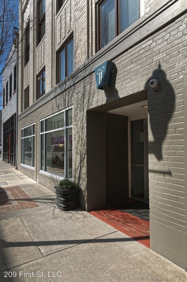 111 Kirk Ave SW in Roanoke, VA - Building Photo - Building Photo