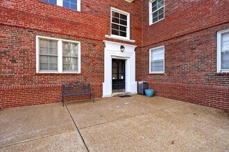 923 S Hanley Rd in Clayton, MO - Building Photo - Building Photo