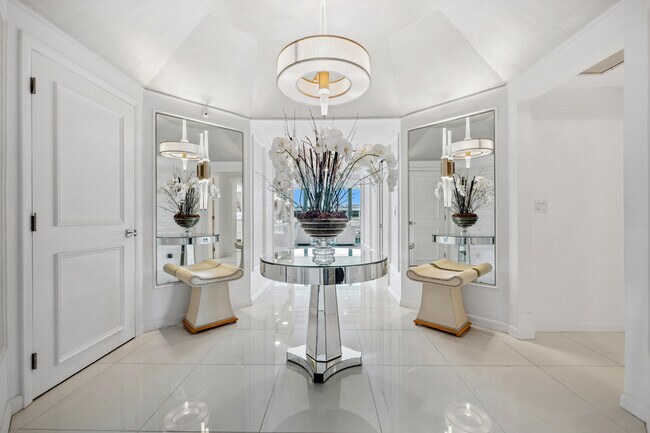 2100 S Ocean Blvd in Palm Beach, FL - Building Photo - Building Photo