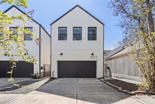 802 Aurora St in Houston, TX - Building Photo