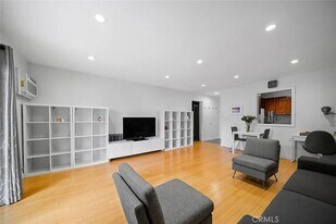 1222 N Olive Dr in West Hollywood, CA - Building Photo