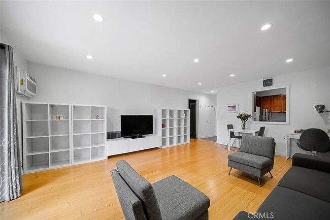 property at 1222 N Olive Dr