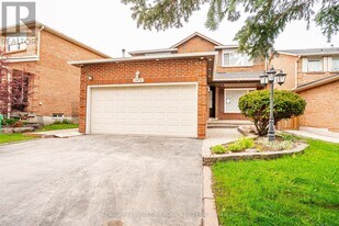 3476 Kelso Crescent in Mississauga, ON - Building Photo