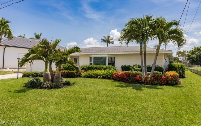 5609 De Soto Ct in Cape Coral, FL - Foto de edificio - Building Photo