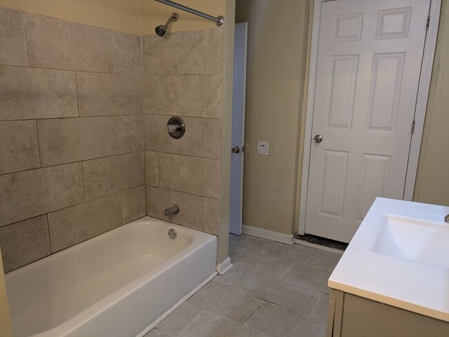 2319 W Muhammad Ali Blvd in Louisville, KY - Building Photo - Building Photo