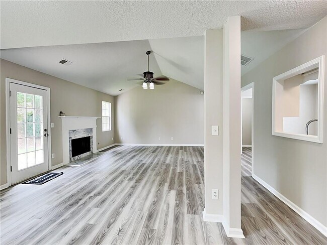 220 Ashland Manor Dr in Lawrenceville, GA - Building Photo - Building Photo