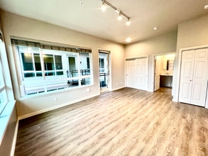 2330 Yakima Ct in Tacoma, WA - Foto de edificio - Building Photo