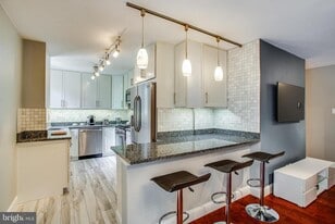 2201 L St NW in Washington, DC - Building Photo