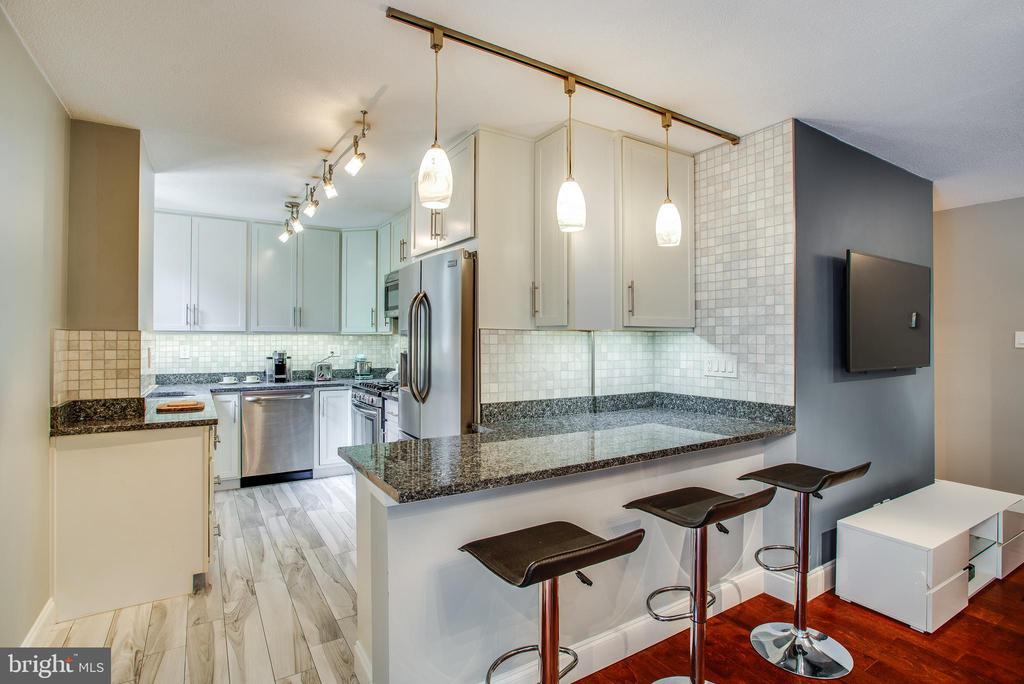 2201 L St NW in Washington, DC - Building Photo