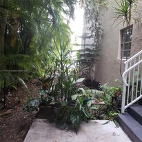 1300 Moffett St in Hallandale Beach, FL - Building Photo