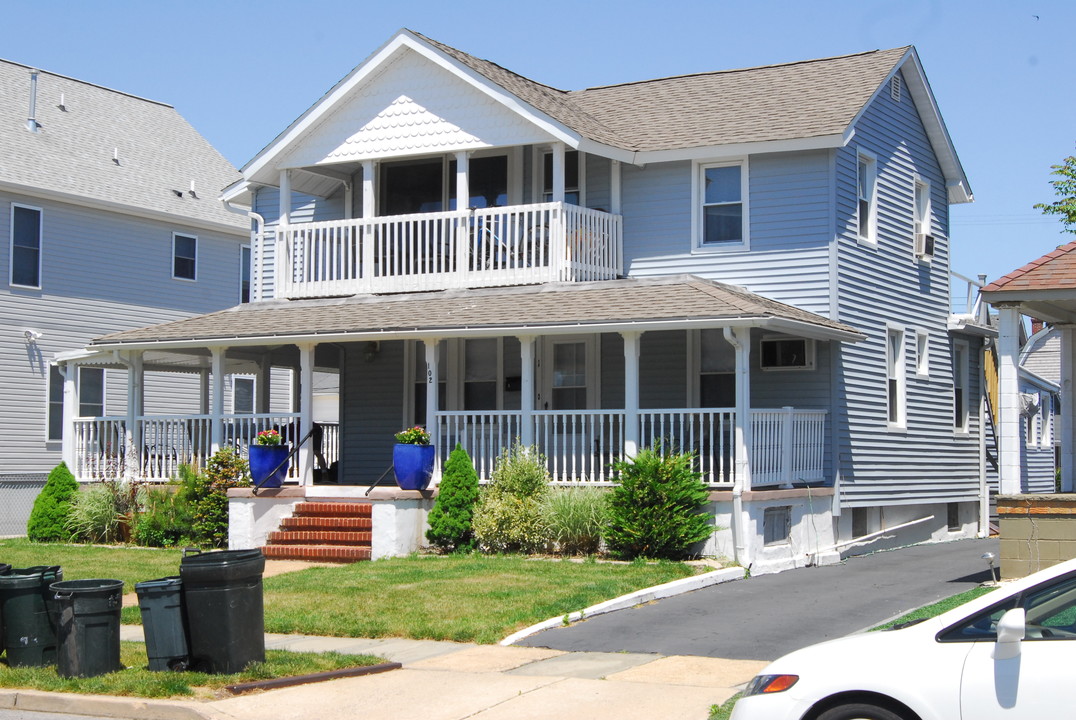 102 8th Ave in Belmar, NJ - Building Photo