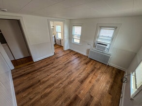 8 Armonk St in Greenwich, CT - Building Photo - Building Photo