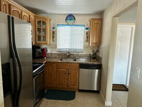912 Pine Dr in Pompano Beach, FL - Building Photo - Building Photo