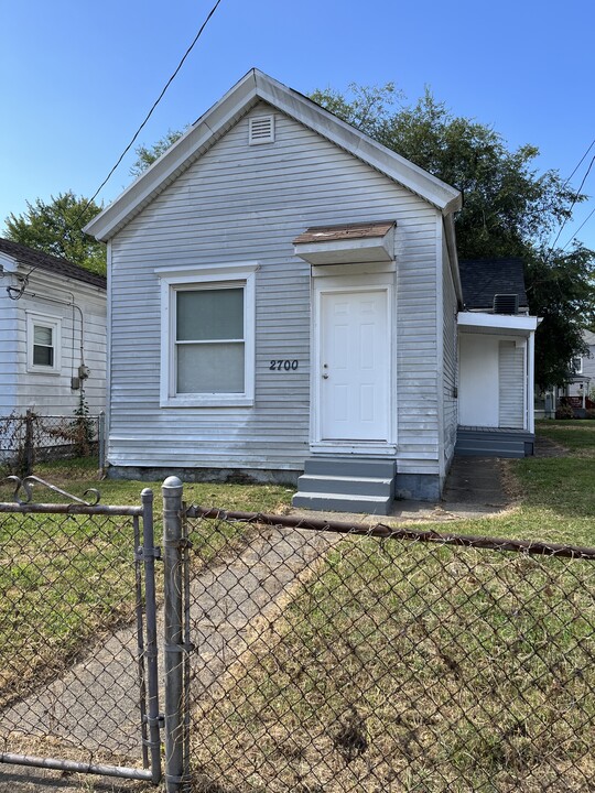 2700 Montana Ave in Louisville, KY - Foto de edificio