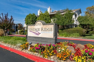 Vintage Ridge Apartment Homes in Santa Rosa, CA - Foto de edificio - Building Photo
