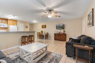 620 Foster St in Tomball, TX - Building Photo - Building Photo