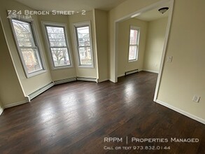 724 Bergen St-Unit -2 in Newark, NJ - Building Photo - Building Photo