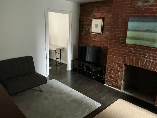 1022 Pine St in Philadelphia, PA - Foto de edificio - Building Photo