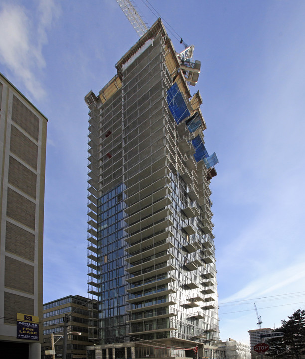 75 St Nicholas St in Toronto, ON - Building Photo