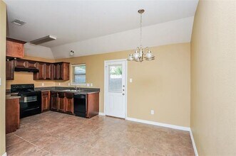 7668 Hollow Point Dr in Fort Worth, TX - Foto de edificio - Building Photo
