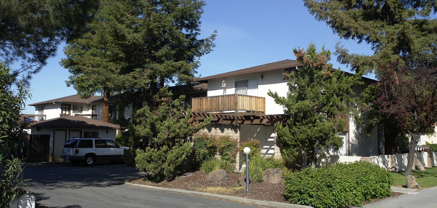 645 N Livermore Ave in Livermore, CA - Foto de edificio