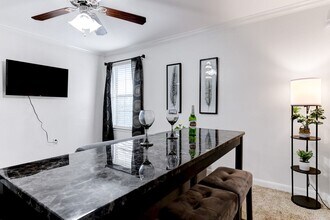 7323 Snowden Rd in San Antonio, TX - Building Photo - Building Photo