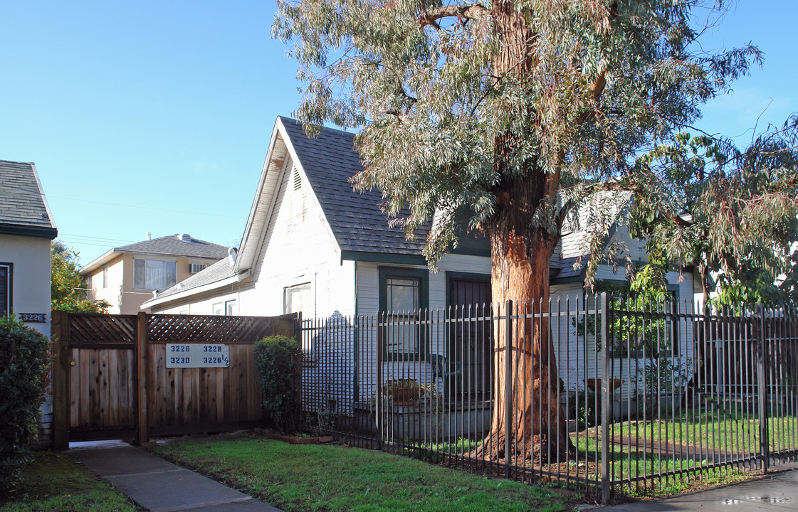 3224 W St in Sacramento, CA - Building Photo