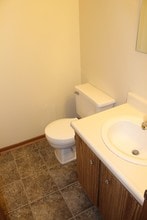 Pine Run Place Townhomes and Apartments in Clio, MI - Building Photo - Building Photo