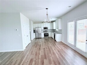 409 McGinnis Cir in Calhoun, GA - Foto de edificio - Building Photo