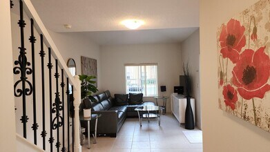 4929 Windward Way in Fort Lauderdale, FL - Building Photo - Building Photo