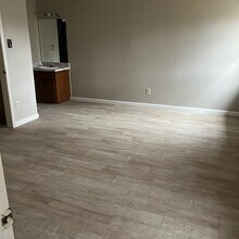 604 Race St, Unit D in Crowley, TX - Building Photo - Building Photo