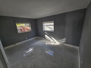 1021 SW 32nd Ct in Fort Lauderdale, FL - Building Photo - Building Photo